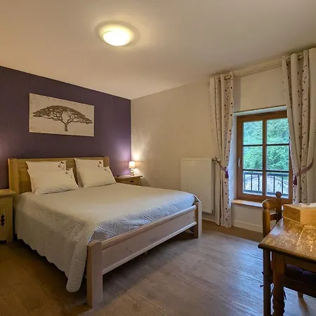 Violette Dans Batisse Du 18e Siecle Au Calme - Fr-1-589-710 *